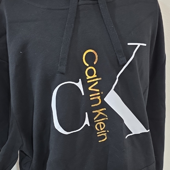 Calvin Klein Black and Gold Hoodie for Men - Picture 7 of 13